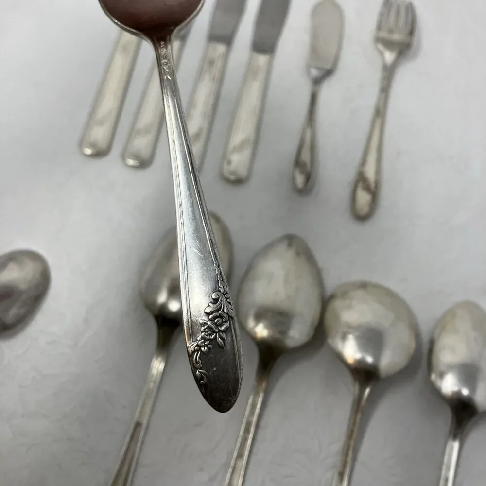 Tudor Plate Oneida Community QUEEN BESS II Mixed Lot of 13 Knife Spoon Fork